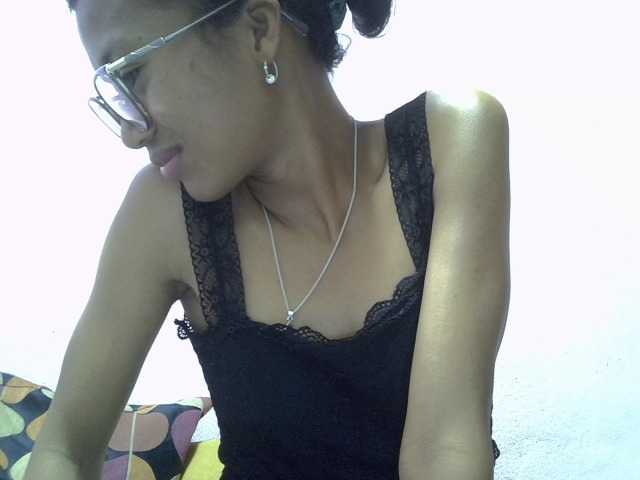 Yalane live cam on BongaCams