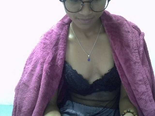 Yalane live cam on UnifiedCams