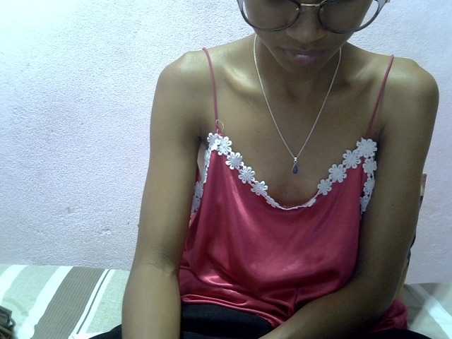 Yalane live cam on BongaCams