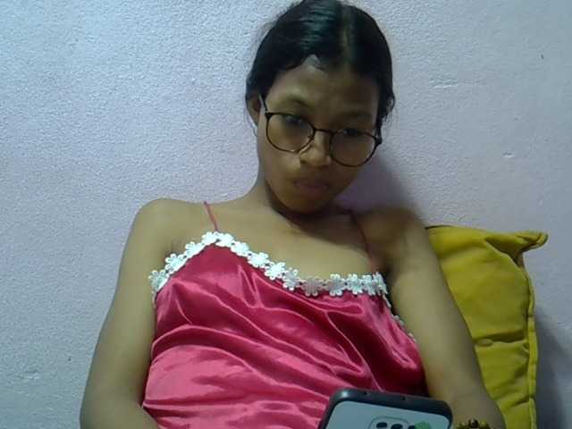Yalane live cam on BongaCams