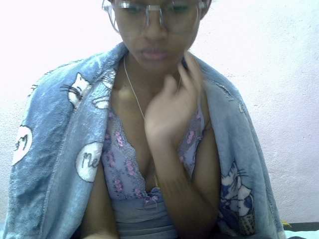 Yalane live cam on BongaCams