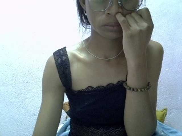 Yalane, live now on BongaCams