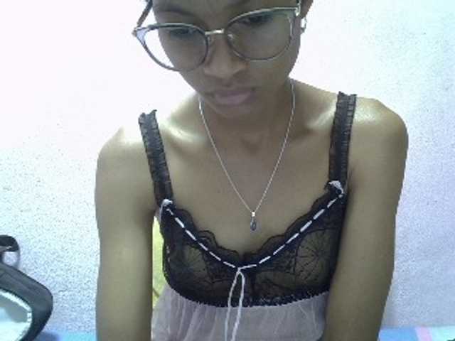 Yalane live cam on BongaCams