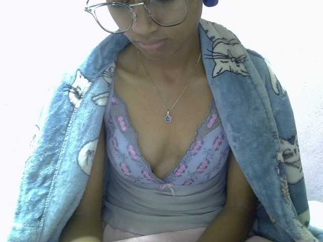 Yalane live cam on BongaCams