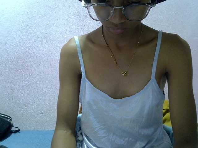 Yalane live cam on BongaCams