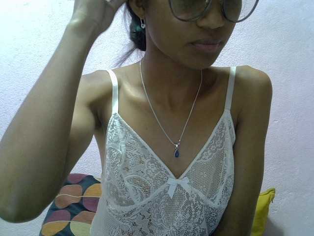 Yalane live cam on BongaCams