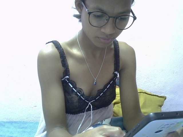 Yalane live cam on BongaCams