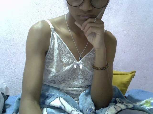 Yalane live cam on BongaCams
