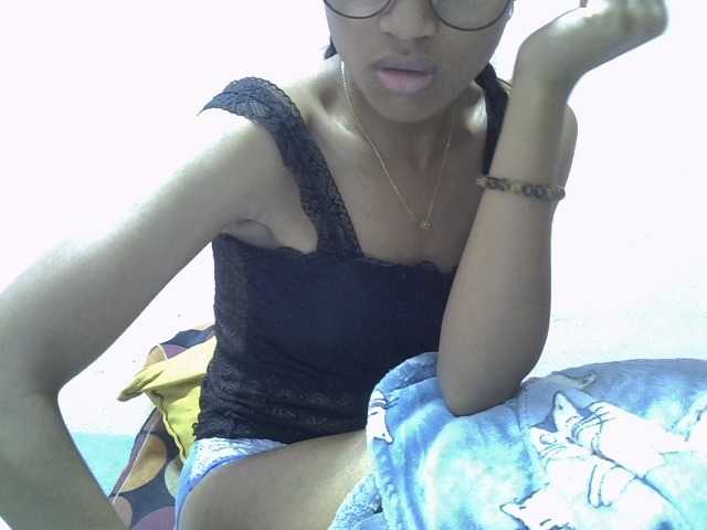 Yalane live cam on BongaCams