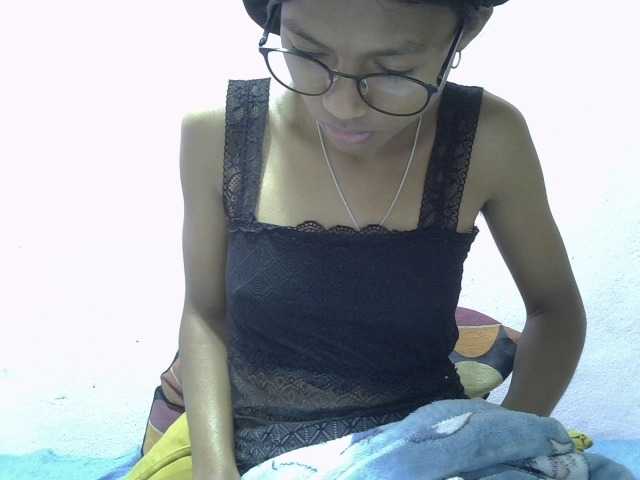 Yalane live cam on BongaCams