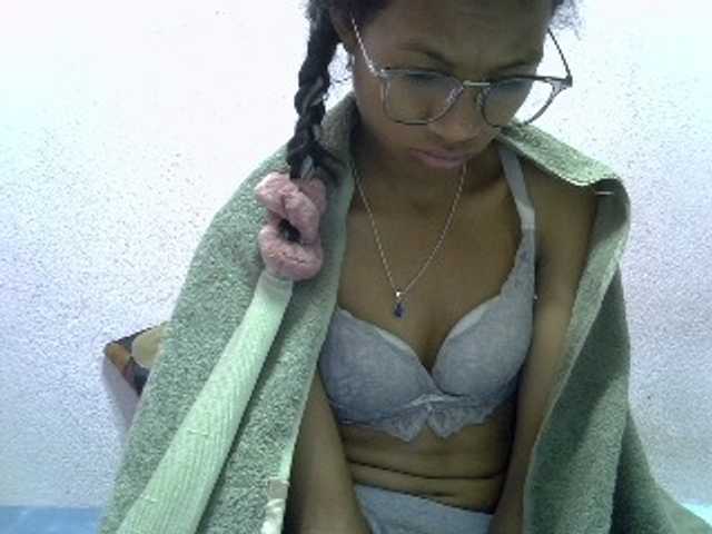 Yalane live cam on BongaCams