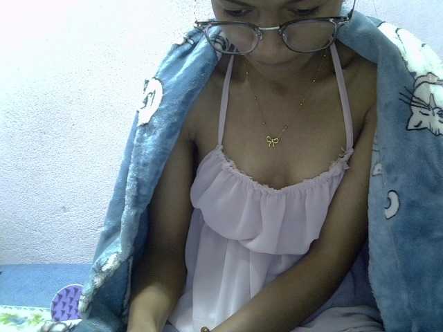 Yalane live webcam show