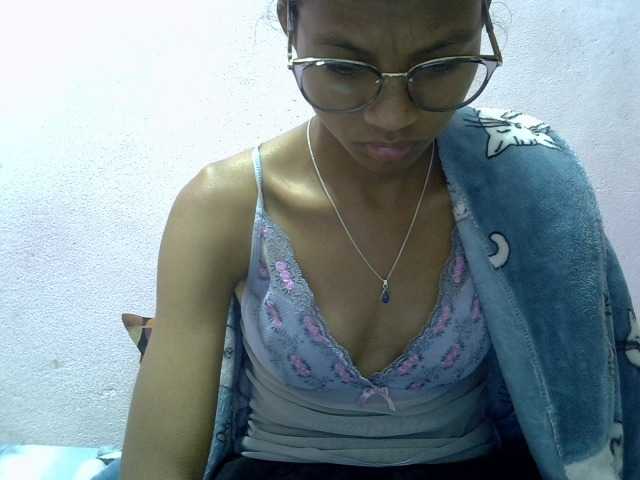 Yalane live cam on BongaCams