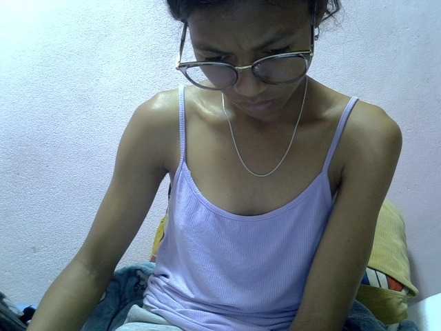 Yalane live cam on BongaCams
