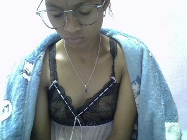 Yalane live cam on BongaCams