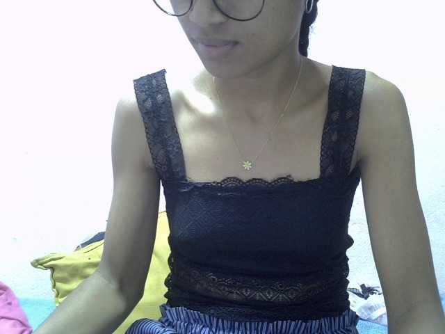 Yalane live cam on BongaCams