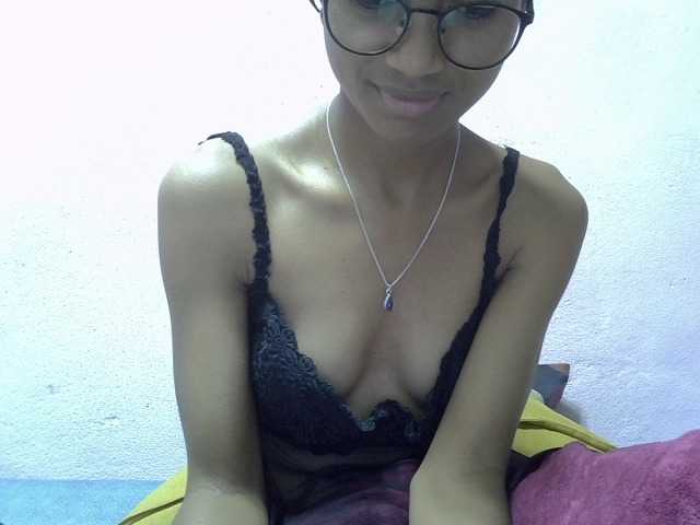 Yalane live cam on BongaCams