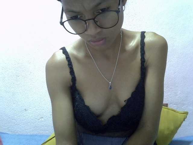 Yalane live cam on BongaCams