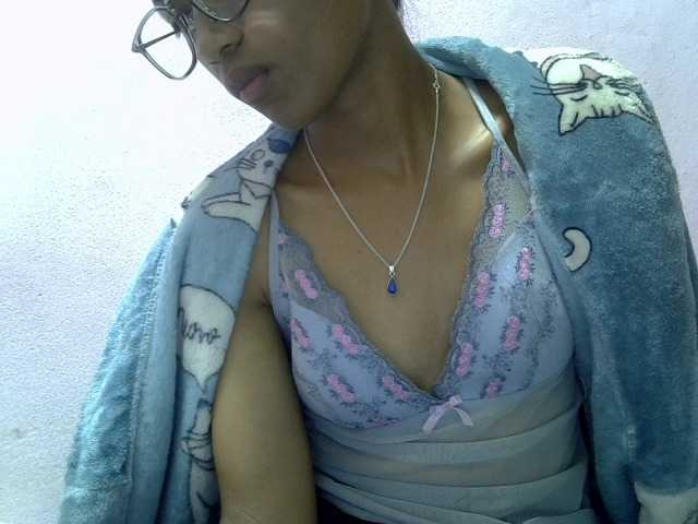 Yalane live cam on BongaCams