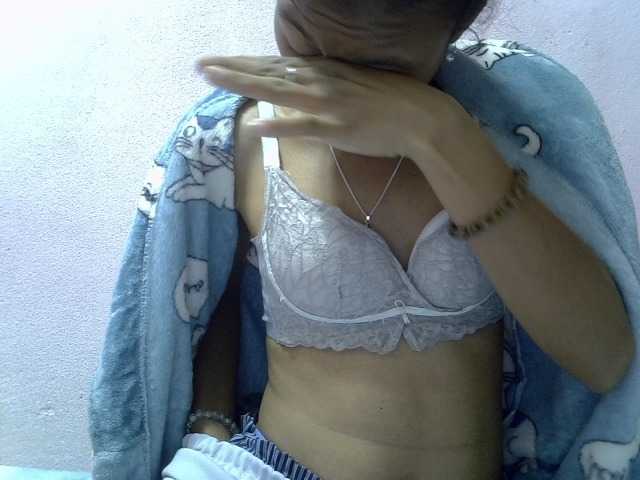 Yalane live cam on BongaCams