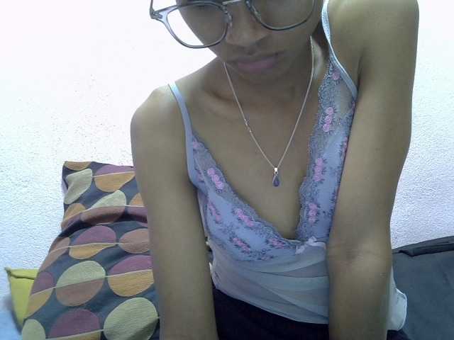 Yalane live cam on BongaCams