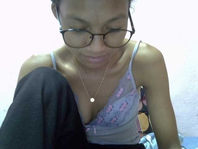 Yalane live cam on BongaCams