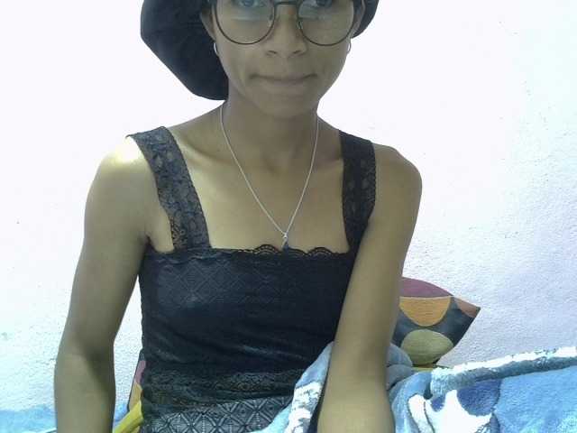Yalane live cam on BongaCams