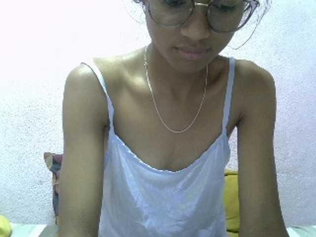 Yalane live cam on BongaCams