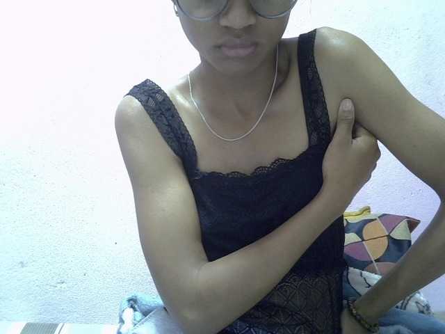 Yalane live cam on BongaCams