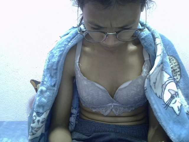 Yalane live cam on BongaCams