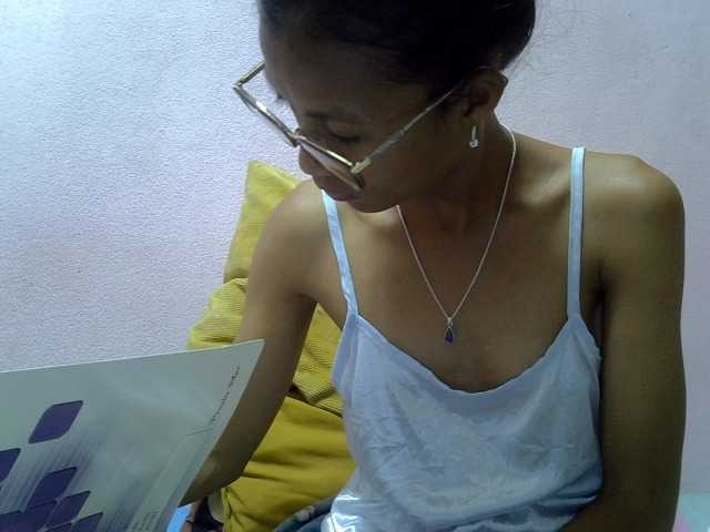 Yalane live cam on BongaCams