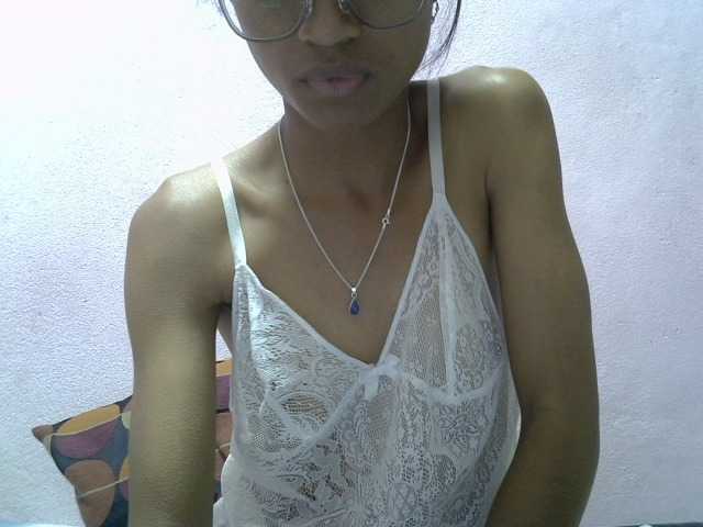Yalane live cam on BongaCams