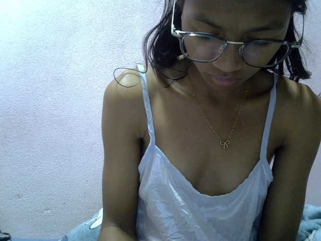 Yalane live cam on BongaCams