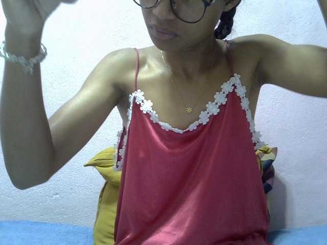 Yalane live cam on BongaCams