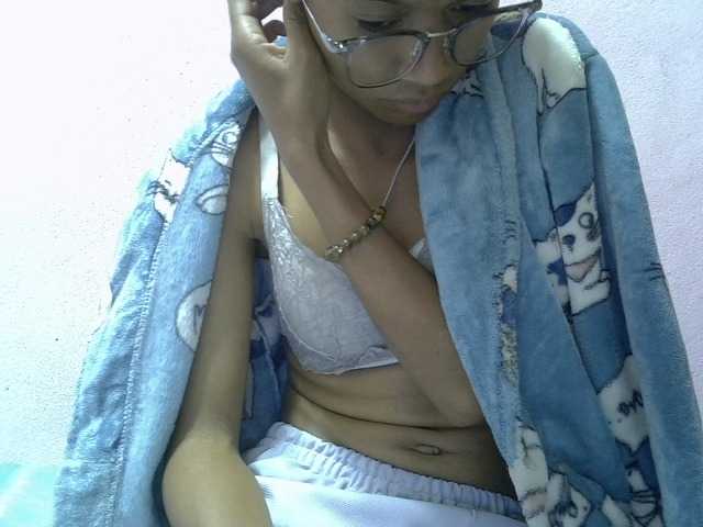 Yalane live cam on BongaCams