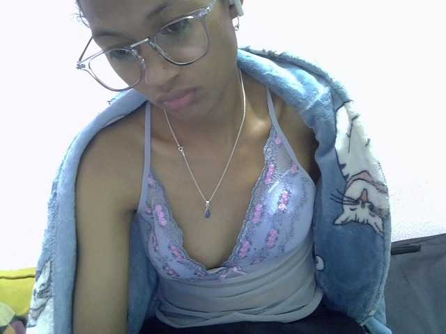 Yalane live cam on BongaCams