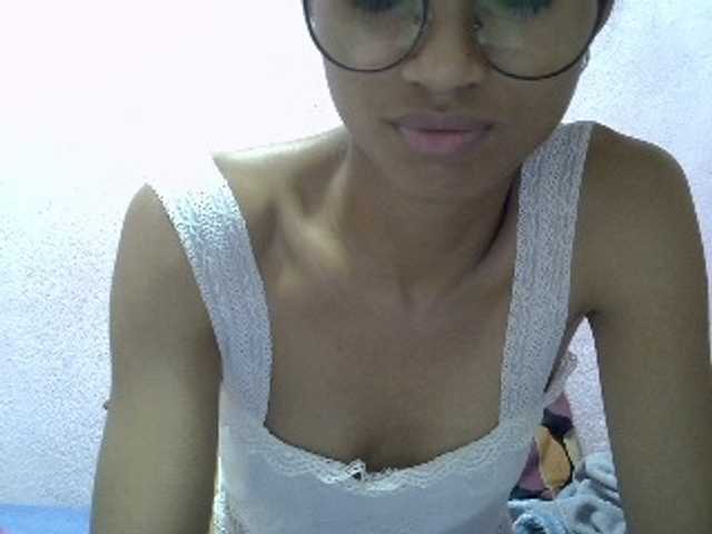 Yalane live cam on BongaCams