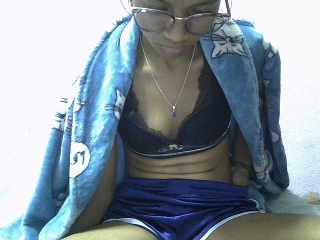 Yalane live cam on BongaCams