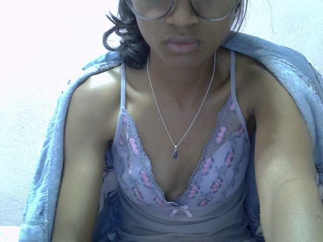 Yalane live cam on BongaCams
