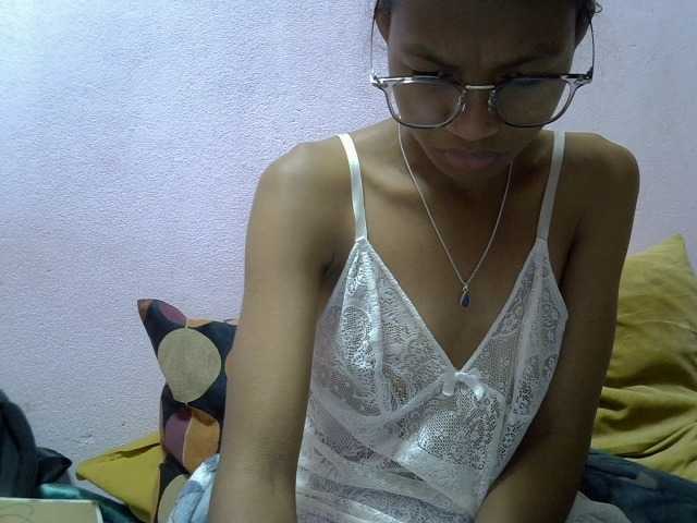 Yalane live cam on BongaCams