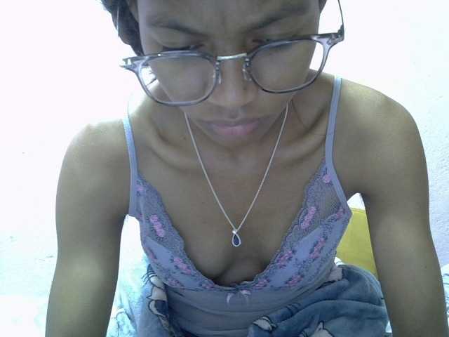 Yalane live cam on BongaCams