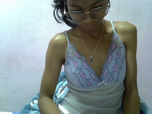 Yalane live cam on BongaCams