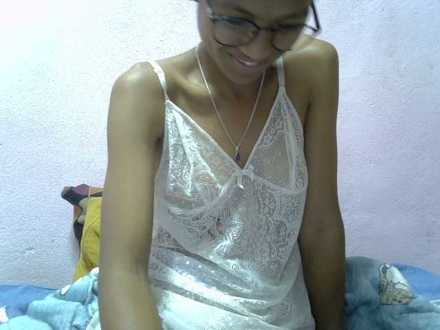 Yalane live cam on BongaCams