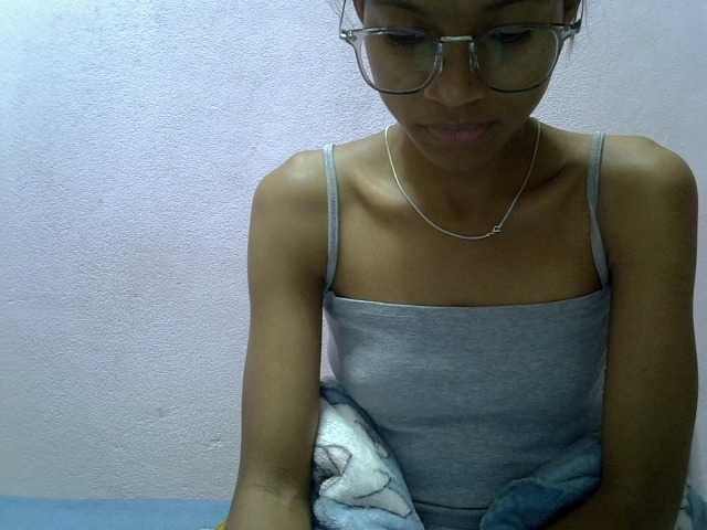 Yalane live cam on BongaCams