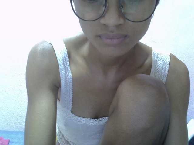 Yalane live cam on BongaCams