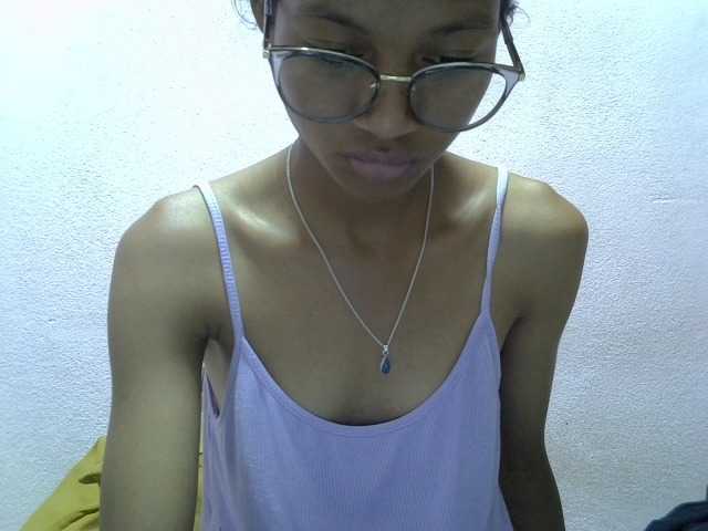 Yalane live cam on BongaCams