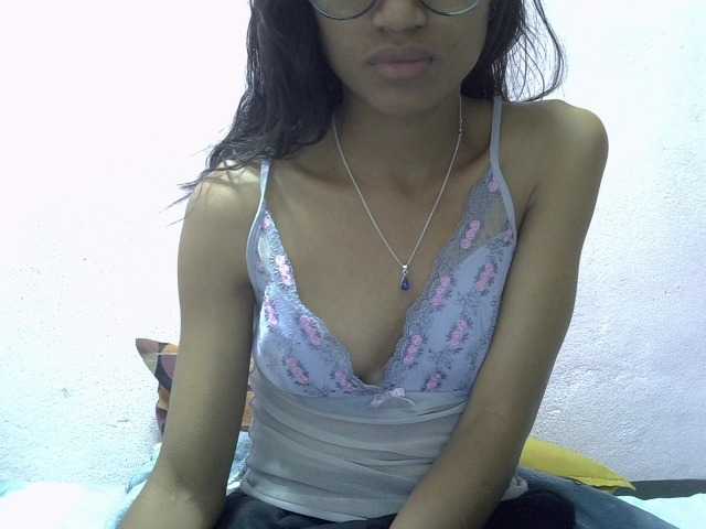 Yalane live cam on BongaCams