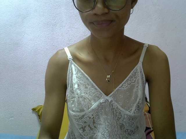 Yalane live cam on BongaCams