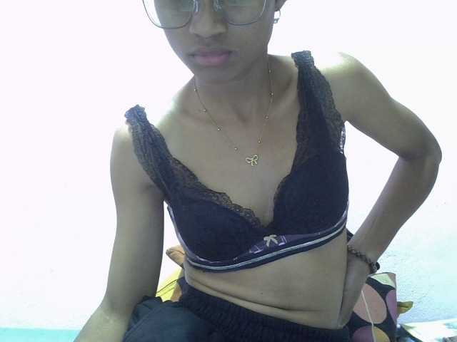 Yalane live cam on BongaCams