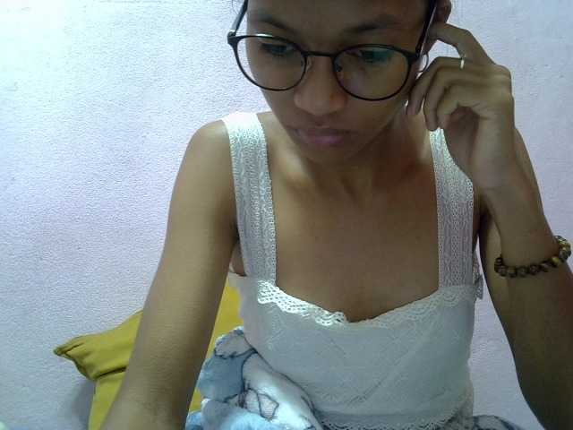 Yalane live cam on BongaCams